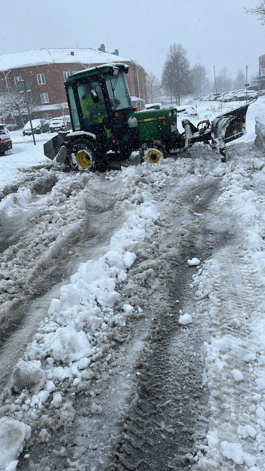 Mycket Snö Gör Det Svårt Att Ploga - Mindre Hänsyn Till Trottoarer Och ...